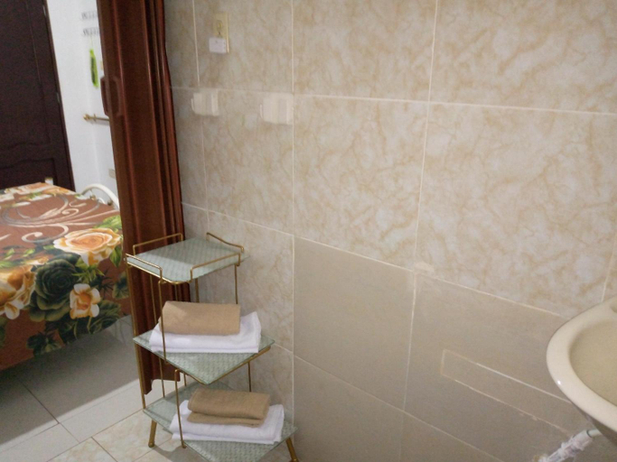 Bathroom 4, Acuarela del Rio H#1 Cerca Terminal Terrestre Habitacion privada con bano, Guayaquil