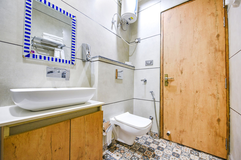 Bathroom, Fabhotel Bleu Ville, Faridabad