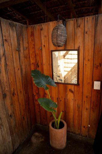 Shower 5, Pora Chacahua, Dist. Juquila