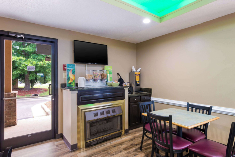 Food & Drinks 5, Quality Inn & Suites Rockingham, Richmond