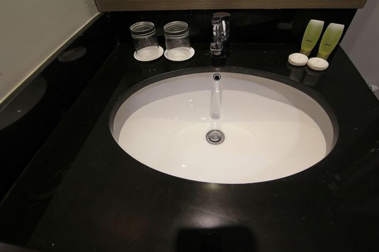Bathroom 14
