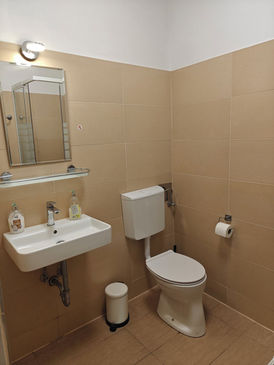 Bathroom 4, Hotel Viki, Wien