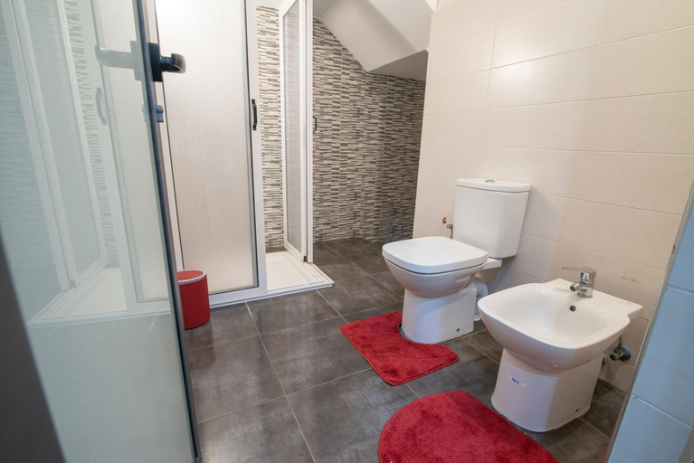 Bathroom 15