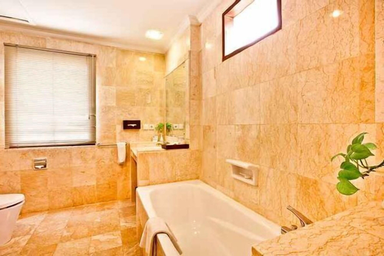 Bathroom 14