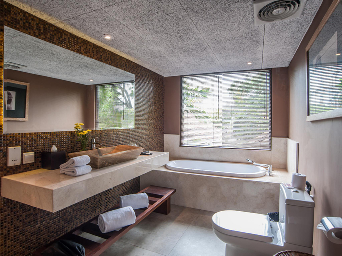 Bathroom 7
