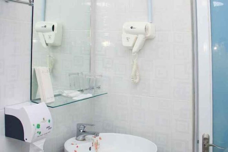 Bathroom 11