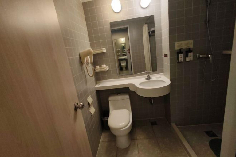 Bathroom 9