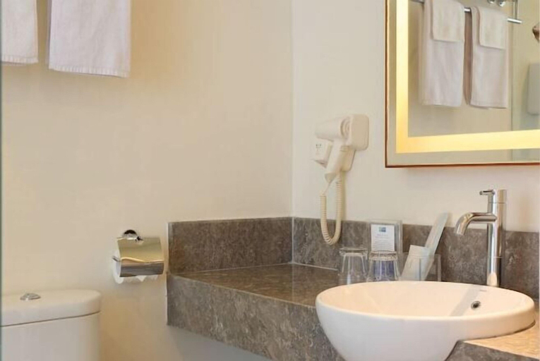 Bathroom 16
