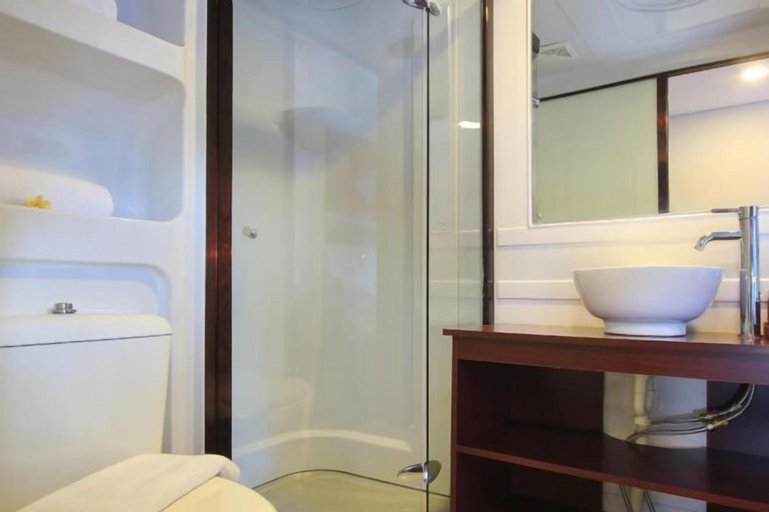 Bathroom 7