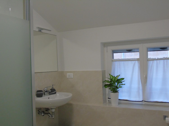 Bathroom 3, IL PERGOLATO con parcheggio privato, Genova