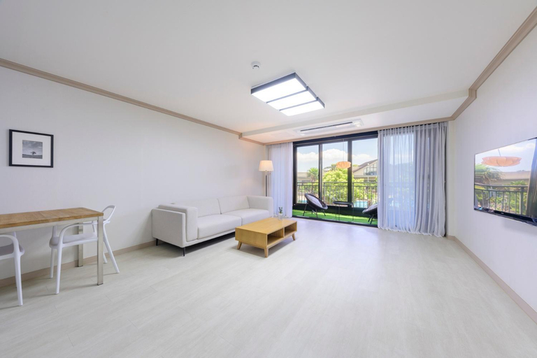 Bedroom 2, Hongs Land, Jeju