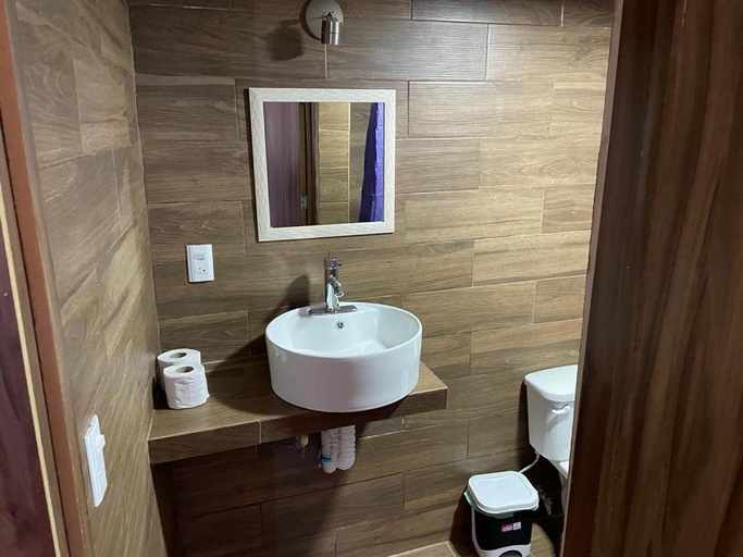 Bathroom 3, Hotel La Intimidad, Alvarado