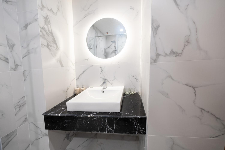 Bathroom 3, Sline Hotel - The Manor, Huế