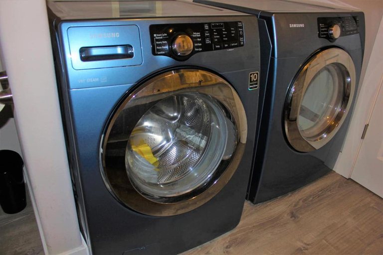 HoneyHomes Spectacular View Home with Amenities, Pierce