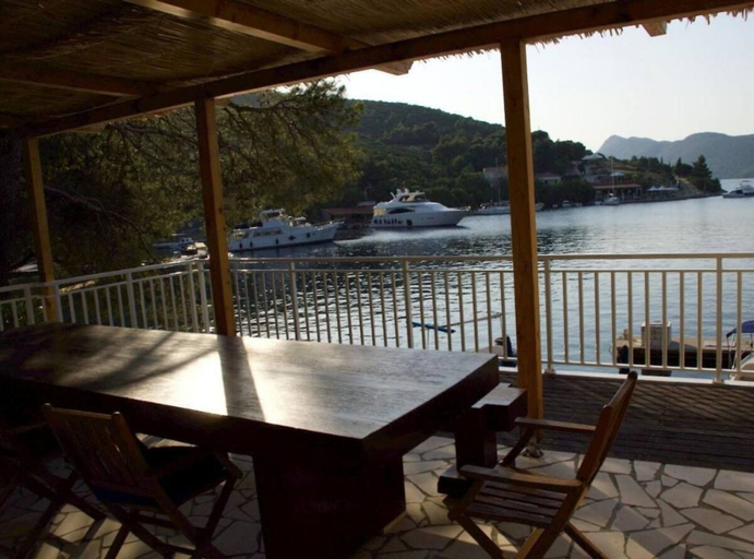 Others 3, Villa Kobas, Ston