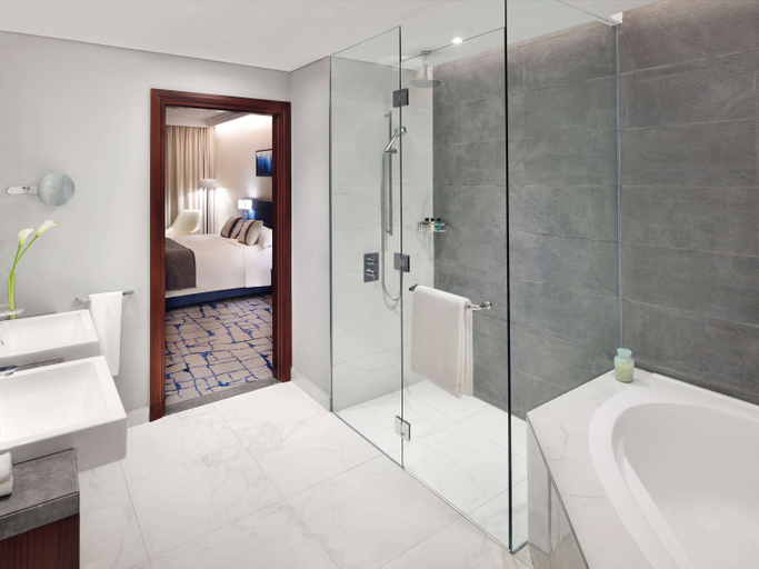 Bathroom 5, Mövenpick Hotel & Apartments Bur Dubai, Dubai