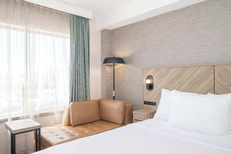 Bedroom 3, Sandman Hotel & Suites Regina, Division No. 6