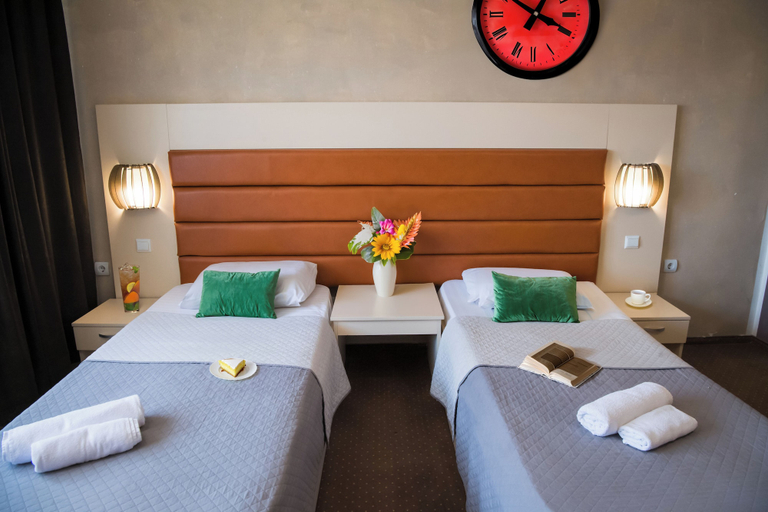 Bedroom 2, Mbi Travel Inn, Craiova