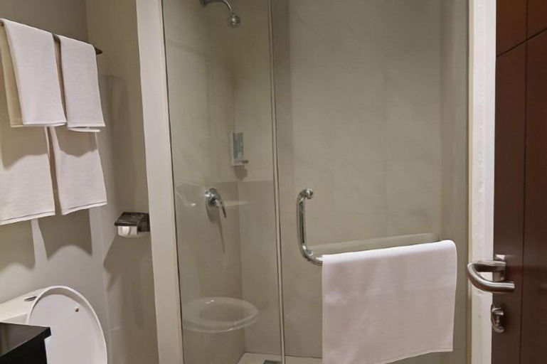 Bathroom 13