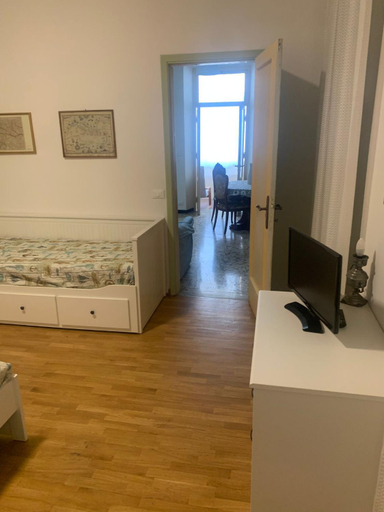 Others 5, Il Corso, Genova