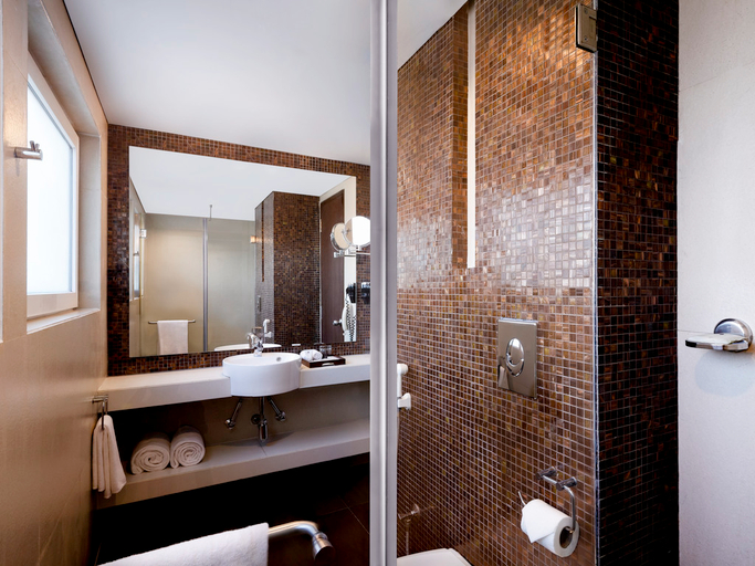Bathroom 3, Grand Mercure Vadodara Surya Palace, Vadodara