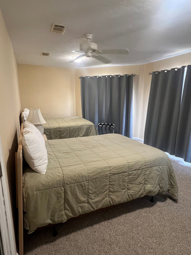 Bedroom 3, The Moorings Hotel and Marina, Franklin