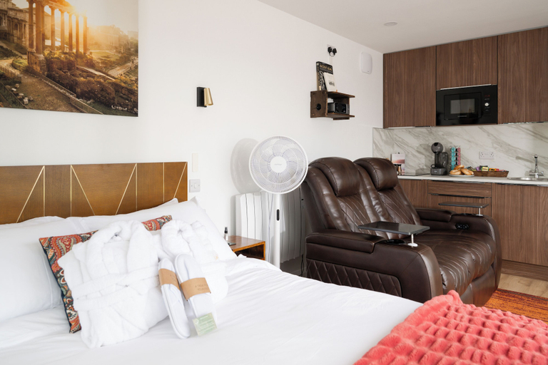 Bedroom 3, Luxury Waterfront Self-Catering Cabins, Fermanagh and Omagh