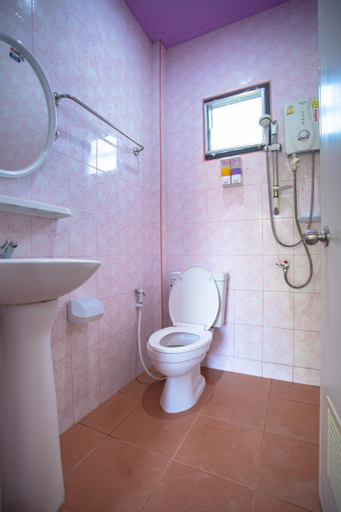Bathroom 11