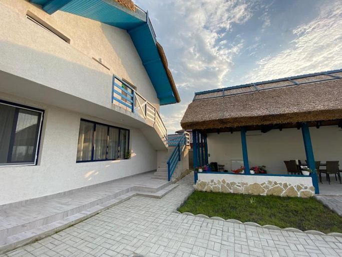 Others 4, Casa Munteanu, Crisan