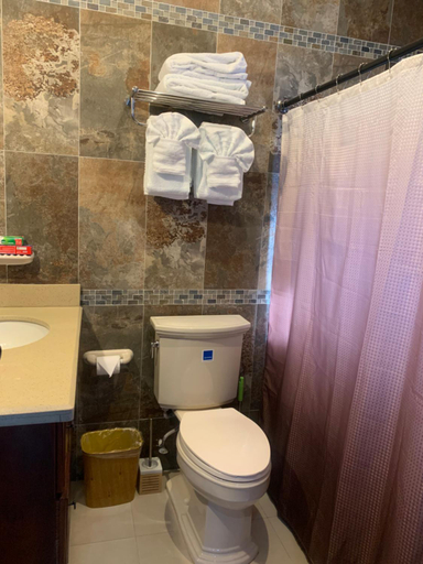 Bathroom 3, White House by White River