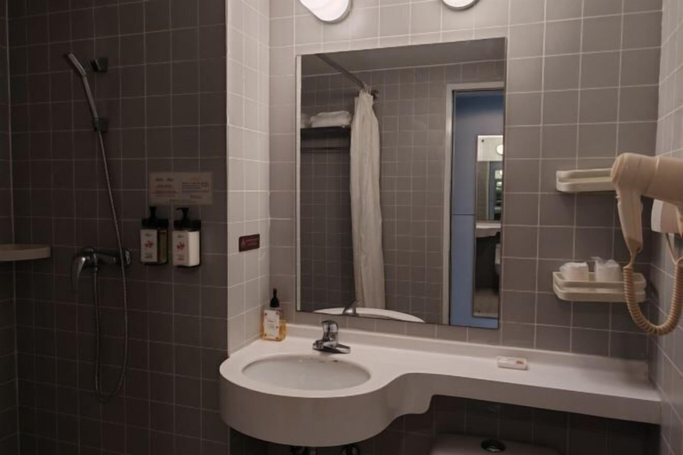 Bathroom 7