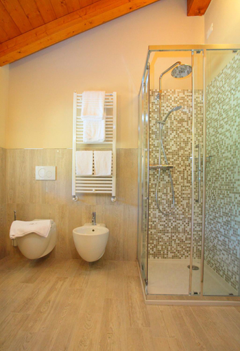 Bedroom 4, Albergo Diffuso Polcenigo B.Vittorio, Pordenone