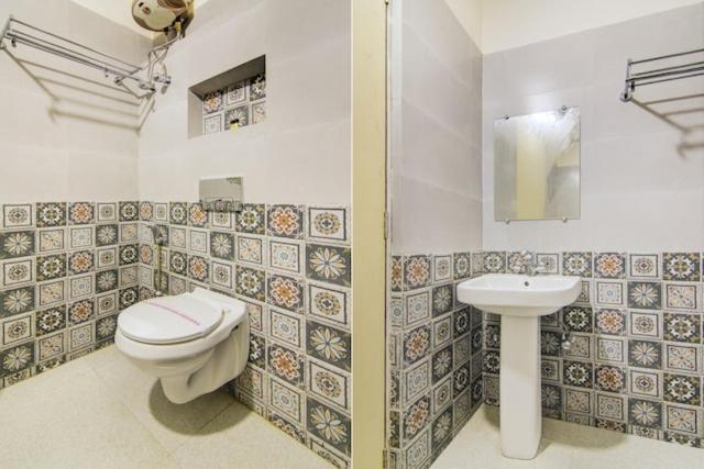 Bathroom 5, The Pikus Paradise, Purba Medinipur