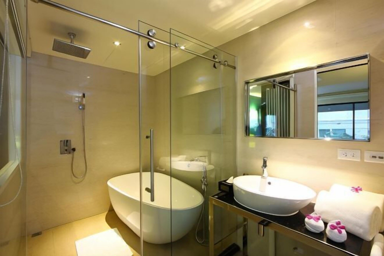 Bathroom 15