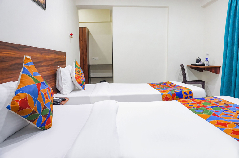 Bedroom 2, Fabhotel Everest Inn, Pune