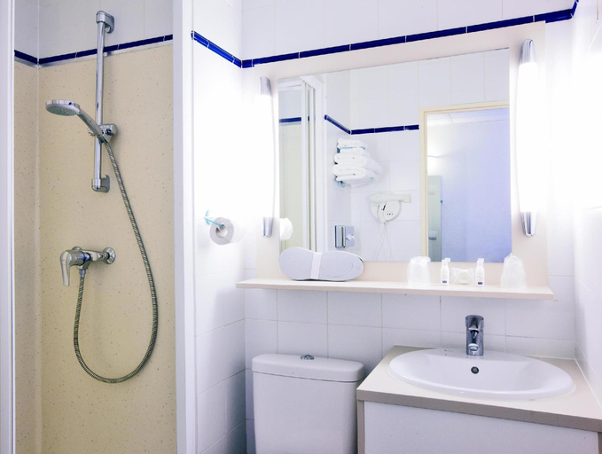Bathroom 15
