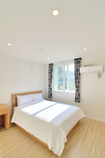 Bedroom 12