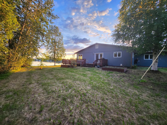 Exterior & Views 1, Hidden Lakefront Villa, Fairbanks North Star