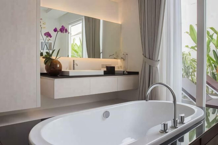Bathroom 12