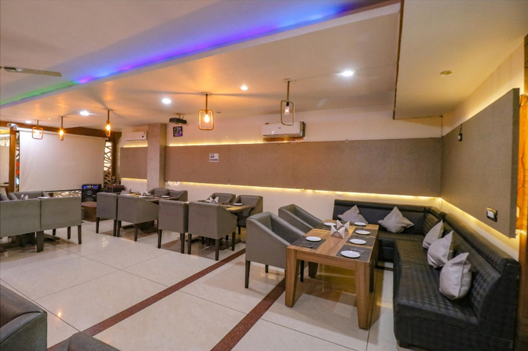 Food & Drinks 3, Fabhotel Narula, Dehradun