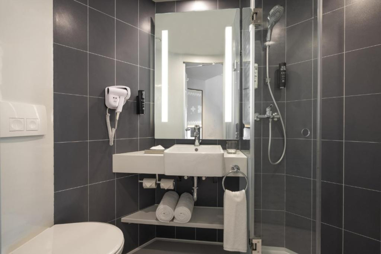Bathroom 4, ibis Bengaluru Hebbal, Bangalore