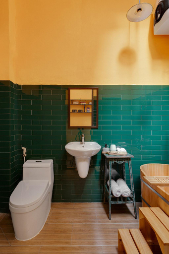 Bathroom 4, Ben Thanh_Unique Vietnamese cultural house_Bathtub, District 1