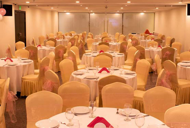Food & Drinks 5, Jacob's Garden Hotel, Dubai