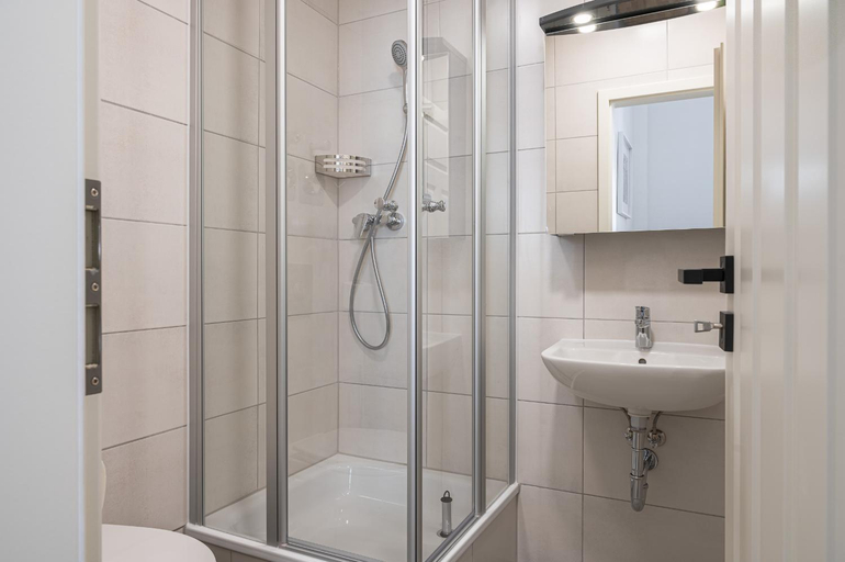 Bathroom, JOHOUSE Apartment 3, Rostock