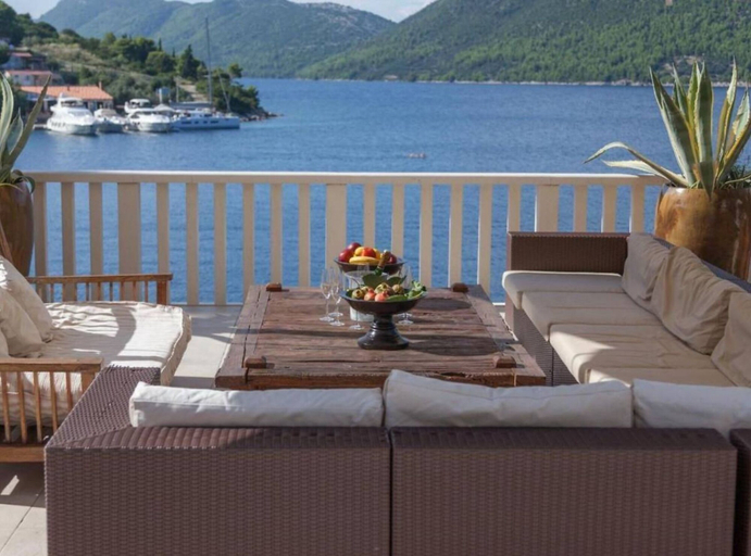 Others 5, Villa Kobas, Ston