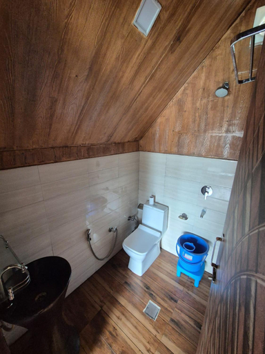 Bathroom 4, Da Shack, Mandi