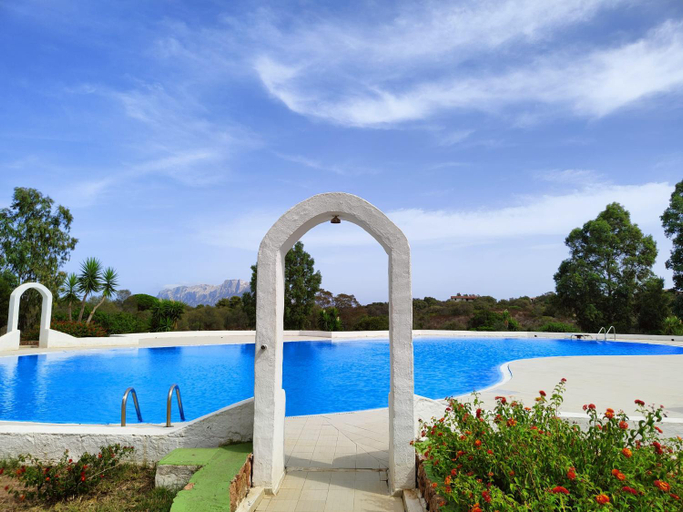 Sport & Beauty, Holiday House with POOL & TENNIS COURT, Olbia-Tempio