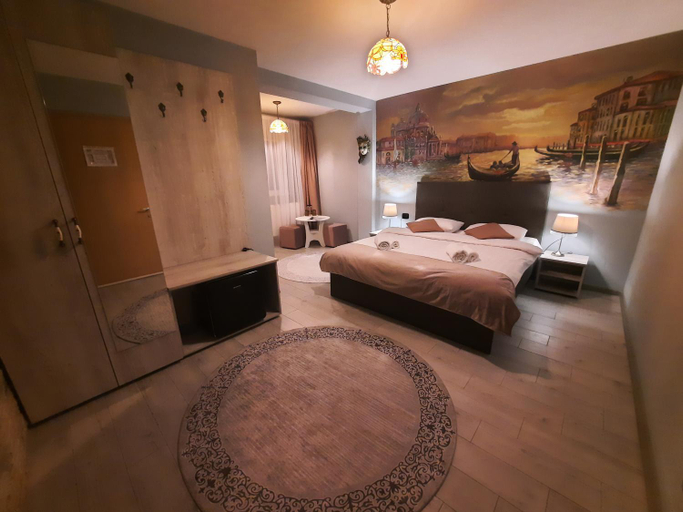 Others 5, VILLA BEL CANTO, Cristian