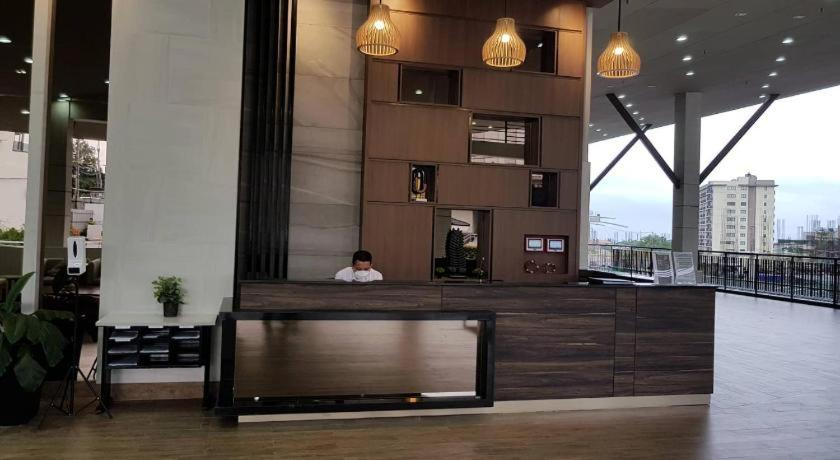 Others 2, Lucky East Serin with Netflix DisneyPlus FreeCoffeeTea & Recliner, Tagaytay City