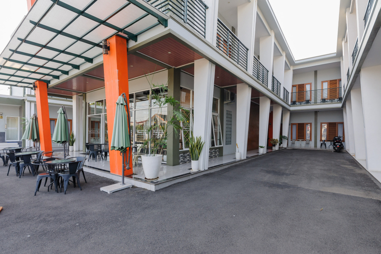 Exterior & Views 2, Urbanview Hotel Brodam's Pematang Siantar by RedDoorz, Pematangsiantar